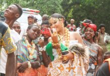 Région du Gbêkê: Kenza Attié, deuxième dauphine Miss Côte d’Ivoire, offre un orphelinat au village de Bamela