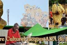 L’ONG AFES fait don d’un lot d’ouvrages à la bibliothèque du centre culturel Jacques Aka de Bouaké