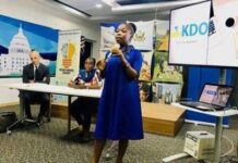 Grâce au recyclage, Edith Kouassi lutte contre la pollution plastique en Côte d’Ivoire